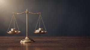 Cómo se rebalancea una cartera y cada cuánto hacerlo: una balanza con monedas en equilibrio